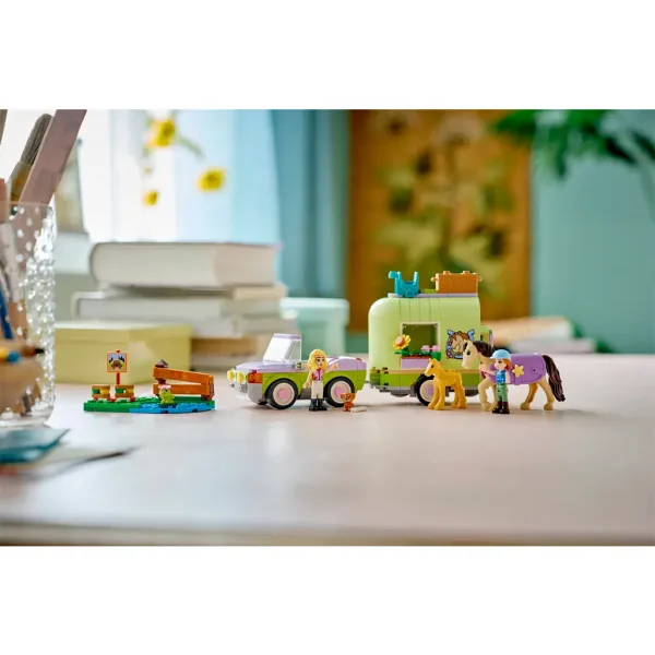 LEGO® Friends: Przyczepa do transportu koni i źrebiąt (42695) zdjęcie 9