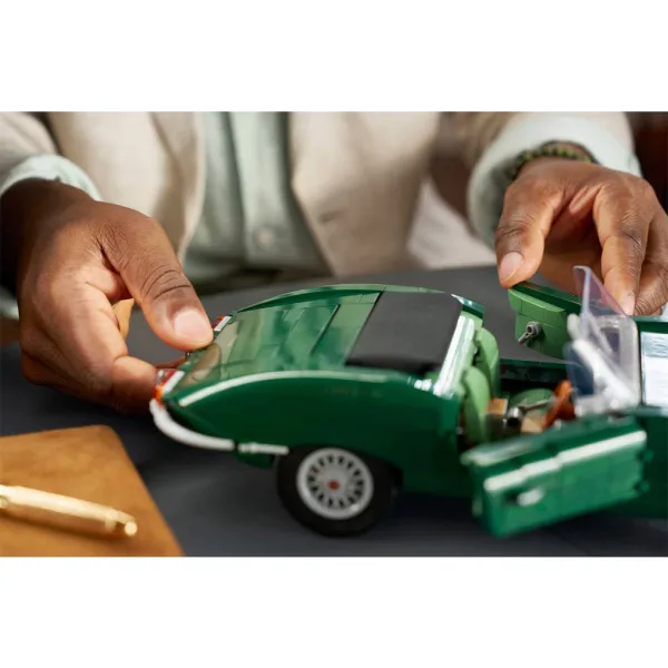 LEGO® Icons: Jaguar E-Type (11381) zdjęcie 14