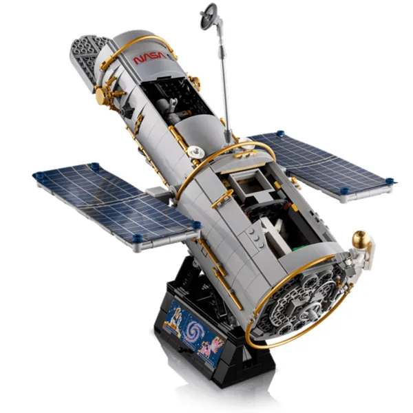 LEGO® Icons: Teleskop kosmiczny Hubble (11383) zdjęcie 3