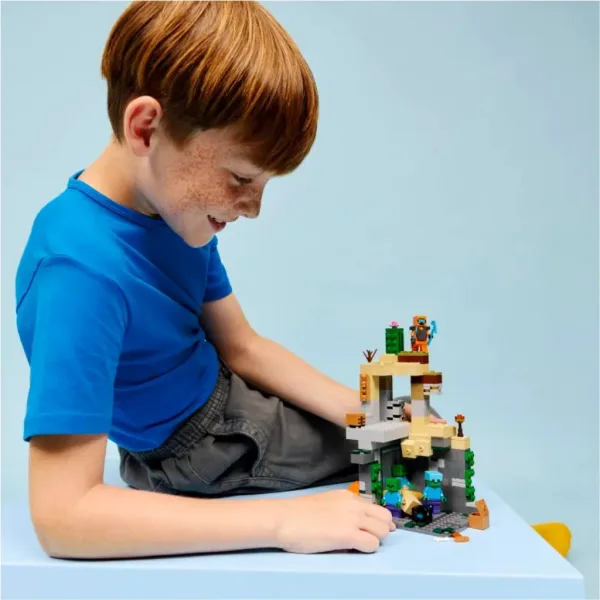 LEGO® Minecraft: Zombikazamata (21587) zdjęcie 4