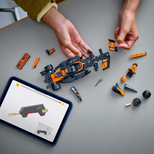 LEGO® Speed Champions: McLaren F1® Team MCL38 samochód wyścigowy (77251) zdjęcie 3