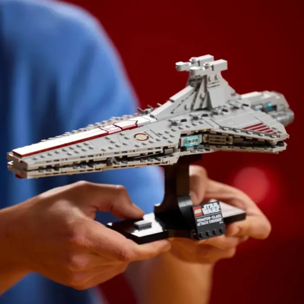 LEGO® Star Wars™: Niszczyciel typu Venator (75441) zdjęcie 2
