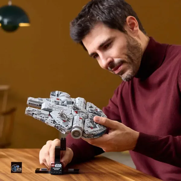 LEGO® Star Wars™: Millennium Falcon™ (75375) zdjęcie 4