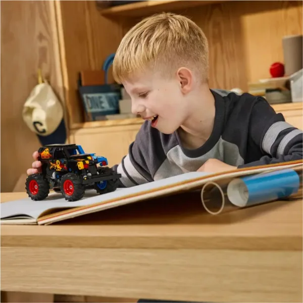 LEGO® Technic: Monster Jam™ Grave Digger™ ogień i lód (42219) zdjęcie 5