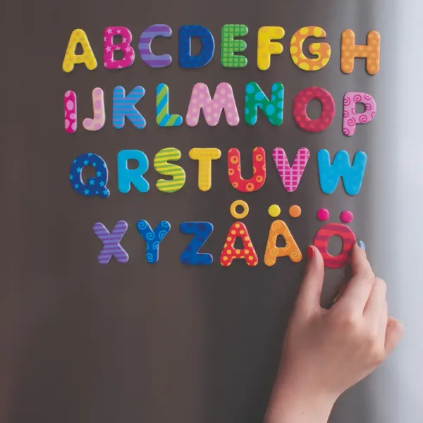 PlayBox: Zestaw 60 kolorowych magnetycznych liter zdjęcie 2