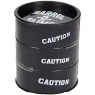 Czarny slime w miniaturowej beczce na olej