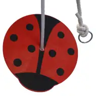 Drewniana huśtawka w kształcie biedronki