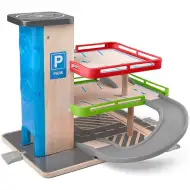 Drewniany parking z windą