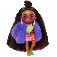 Ekstrawagancka mini lalka Barbie w nie do pary butach - Mattel zdjęcie 2