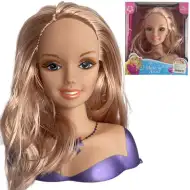 Głowa lalki z czesanymi blond włosami, wałkami do włosów i akcesoriami.