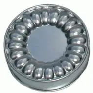 Karbowana metalowa foremka do ciasta o średnicy 12 cm