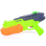 Kolorowy pistolet na wodę w kształcie karabinu maszynowego.