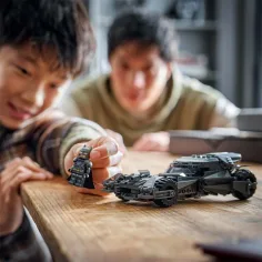 LEGO® Marvel: Batman kontra Superman™: Batmobile™ (76331) zdjęcie 6