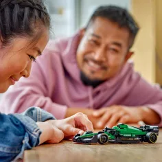 LEGO® Speed Champions: Aston Martin Aramco F1® AMR24 samochód wyścigowy (77245) zdjęcie 4