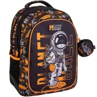 Must... Plecak szkolny astronauta czarno-pomarańczowy, zaokrąglony, z 3 przegrodami, 32x18x43 cm