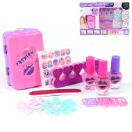 Nail Art: Zestaw do manicure z walizką, lakierami do paznokci i akcesoriami