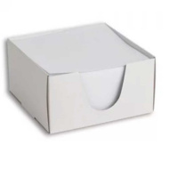 Notatnik w kostce 9×9×5 cm, 500 kartek, w białym pudełku.