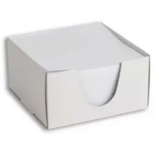 Notatnik w kostce 9×9×5 cm, 500 kartek, w białym pudełku.