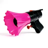Pistolet wodny i gwizdek 2 w 1 w kolorze czarno-różowym