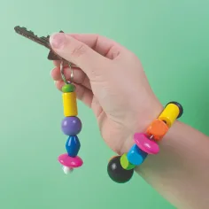 PlayBox: Kolorowy drewniany zestaw koralików do nawlekania w wiaderku 190g zdjęcie 2