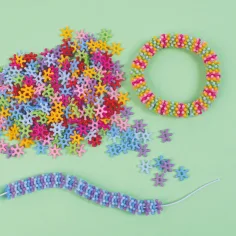 PlayBox: Zestaw plastikowych koralików w kształcie kolorowych płatków śniegu, 6200 sztuk zdjęcie 2