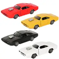 Samochodzik Dodge Charger 500 na napęd typu pull-back ze światłem i dźwiękiem, skala 1/32, dostępny w różnych wersjach.