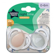 Tommee Tippee: Zestaw 2 nocnych, ortodontycznych smoczków fluorescencyjnych w różnych wariantach (0-6 miesięcy)