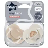 Tommee Tippee: Zestaw dwóch ortodontycznych smoczków Anytime w różnych wariantach (0–6 miesięcy)