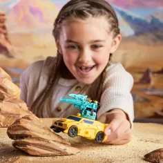 Transformers Cyberworld: Figurka transformującego się Bumblebee - Hasbro zdjęcie 4