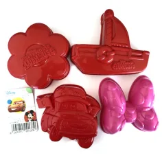 Zestaw foremek do piasku 4-elementowy z motywem Disney Auta i Minnie Mouse zdjęcie 2