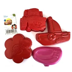 Zestaw foremek do piasku 4-elementowy z motywem Disney Auta i Minnie Mouse zdjęcie 4