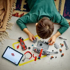 LEGO® City: F1®-owy pit stop i zespół z samochodem Ferrari (60443) zdjęcie 4