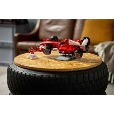 LEGO® Icons: Ferrari F2004 i Michael Schumacher (11375) zdjęcie 9