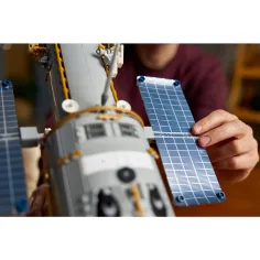 LEGO® Icons: Teleskop kosmiczny Hubble (11383) zdjęcie 10