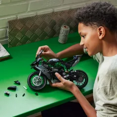 LEGO® Technic: motocykl Kawasaki Ninja H2R (42170) zdjęcie 5