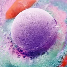 So Bomb: Kula kąpielowa w dozowniku, z niespodzianką charm zdjęcie 4