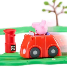 Whizz-Around Peppa świnka z czerwoną zabawką samochodową zdjęcie 3