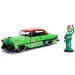 DC Comics: Figurka Trującego Bluszczu i model samochodu 1953 Chevy Bel Air w skali 1/24 - Simba Toys
