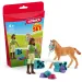 Zestaw z końmi Schleich: Trenerka Sarah z źrebakiem Tennessee Walker (42756)