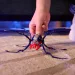 Hex Bots: Skitter Bot interaktywny robot pająk – niebiesko-czerwony - Spin Master zdjęcie 3