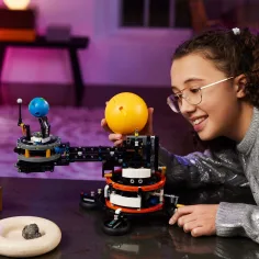 LEGO® Technic: Ziemia i krążący wokół niej Księżyc (42179) zdjęcie 4
